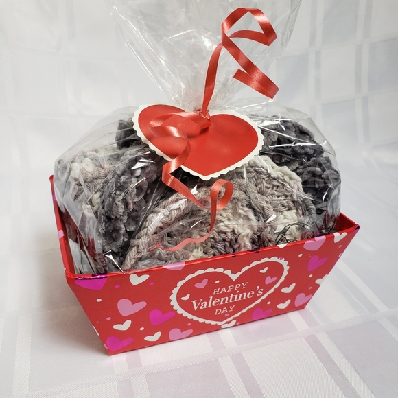 Valentine Gift Set | Face Scrubby, Scrunchies Clo… - Picture 2 of 6